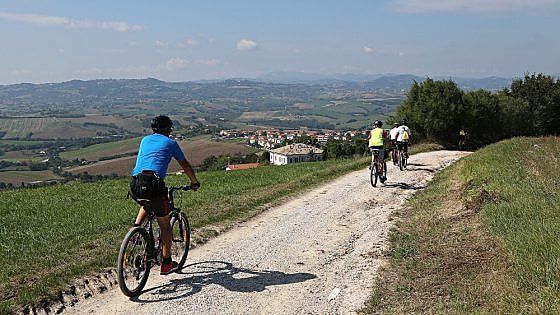 Da Roma alle Marche. Il cammino sacro apre ai ciclisti