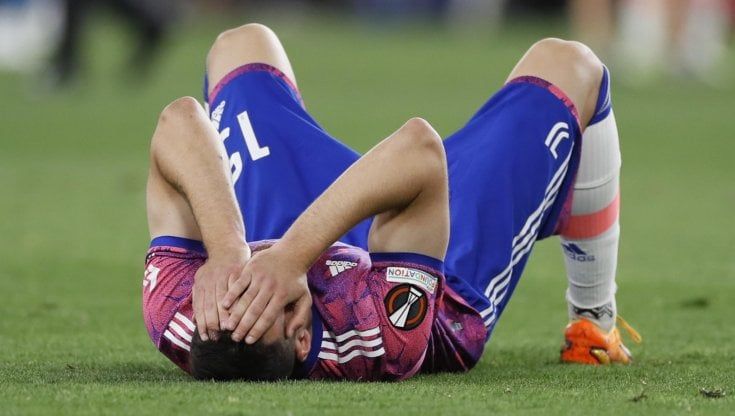 Le pagelle di Siviglia-Juventus: Badé è un disastro, Suso cambia faccia alla partita. Szczesny fa miracoli, Chiesa sbaglia tutto
