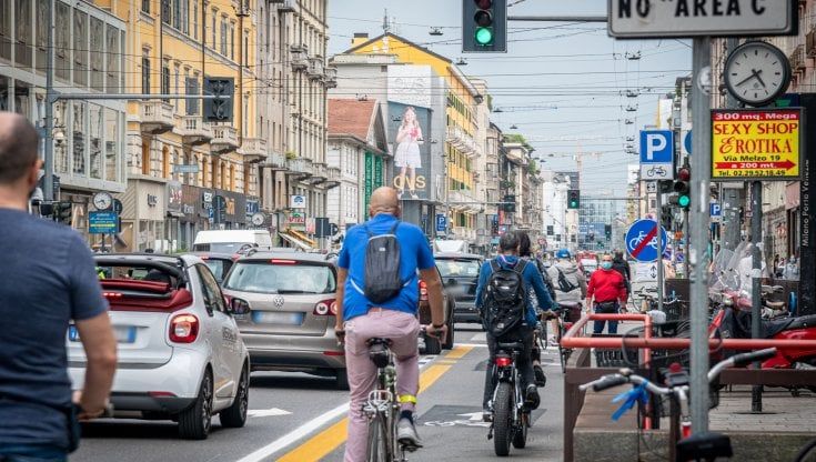 Il crollo delle auto fa precipitare i consumi lombardi: per i beni durevoli è stata la peggior performance di tutta Italia
