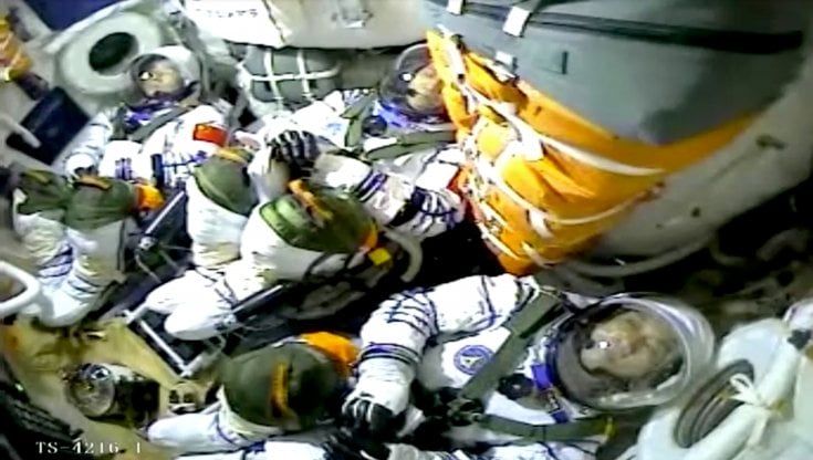 Spazio. decollato il razzo che porterà il primo equipaggio cinese nella nuova stazione 