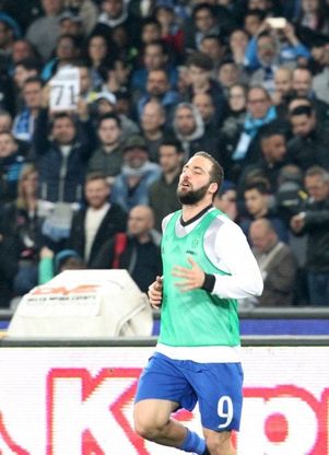 Napoli-Juve, Higuain coperto di fischi. Hamsik segna il pareggio