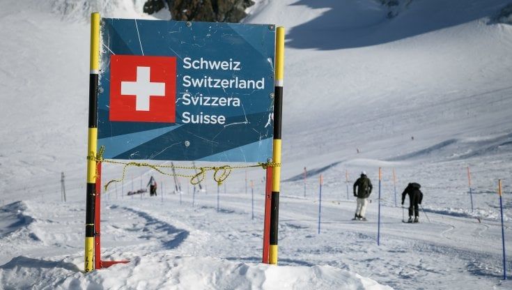 Piste svizzere aperte ma inaccessibili, alla frontiera si rischia la maximulta