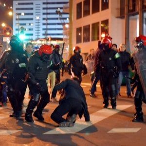 Athletic Bilbao-Spartak Mosca, incidenti nel pre-gara: muore un poliziotto