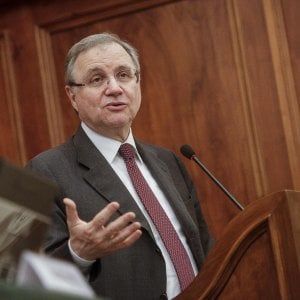 Bankitalia, i costi dei conti correnti scendono a 77 euro l'anno