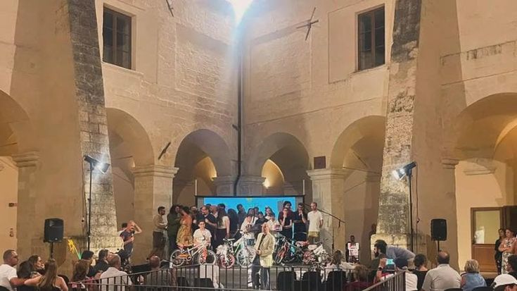 Le mani della politica sulla biblioteca: a Lecce la giunta Poli Bortone deciderà su sale ed eventi