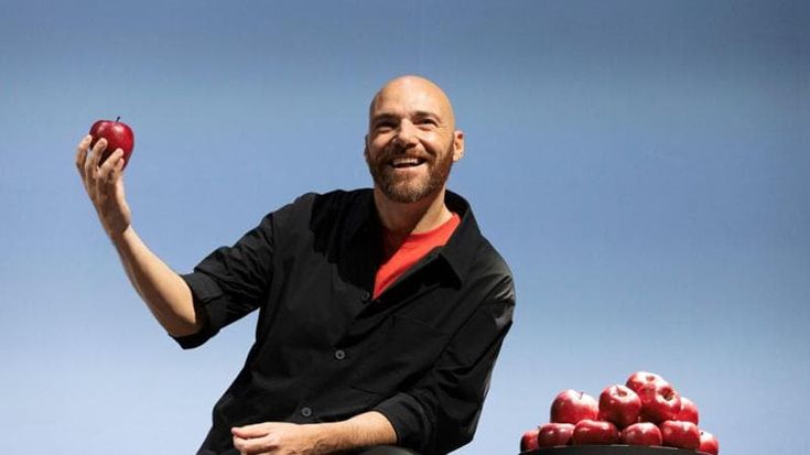 Andrea Pezzi approda a teatro: “Se deleghiamo tutto all’IA non saremo più felici”