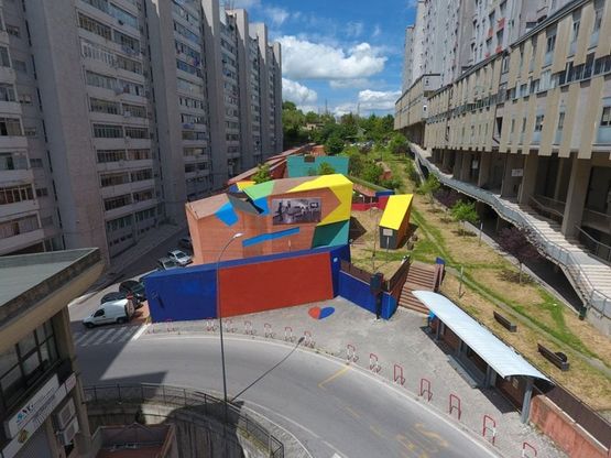 Potenza, cittadini colorano la "Nave" al rione Cocuzzo