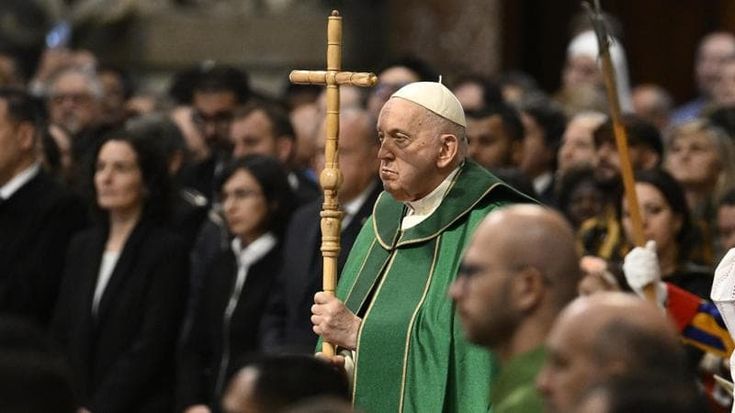 Argentina, gli insulti di Milei non fermano Bergoglio: il Papa pensa a un viaggio tra i poveri del suo Paese