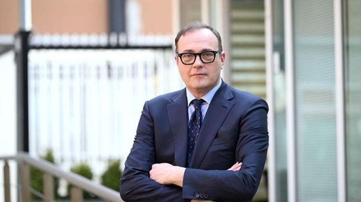 Rai2, ascolti in picchiata con la striscia di Cerno. L’Usigrai protesta: basta esterni