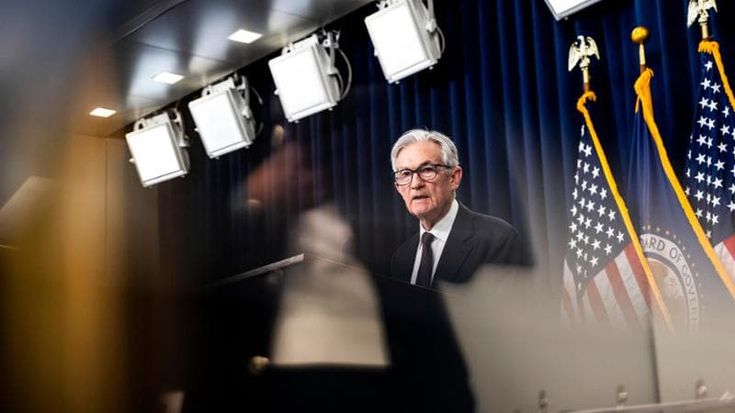 Powell tiene la barra dritta, leggero supporto al dollaro: ma lo scenario resta incerto