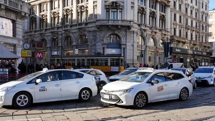 Taxi, arriva puntuale la stangatina di luglio: le tariffe rincarano anche quest’anno