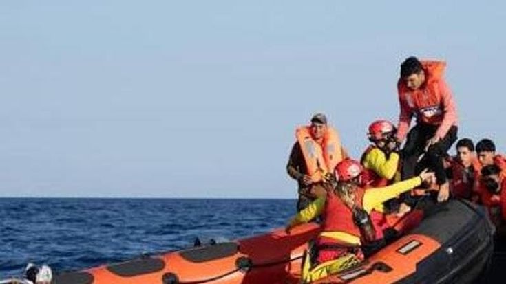 Soccorsi in mare, altre 16 persone salvate nel Mediterraneo centrale: 9 adulti e 7 minori soli