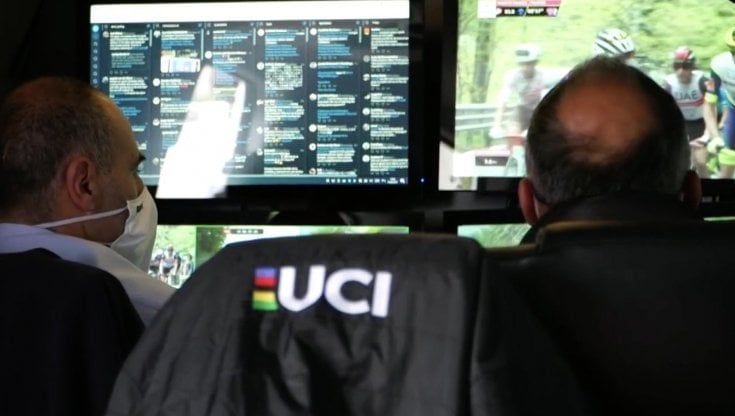 Giro d'Italia, il giudice Var usa Twitter per scovare i furbetti