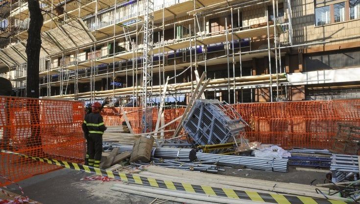 Torino, operaio giù dal quarto piano: operato tutta la notte, resta gravissimo