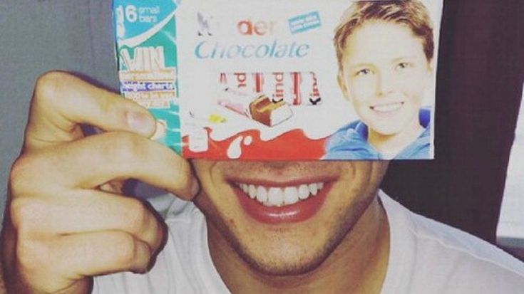 Ricordate il bimbo Kinder? Ecco com'è oggi, ritrovato grazie ai social