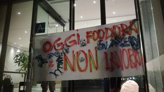 Foodora, i ciclisti tornano a scioperare: "Vogliamo uno stipendio minimo"