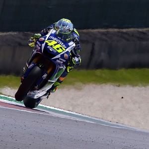 MotoGp, test Mugello: caduta per Rossi, nessuna conseguenza