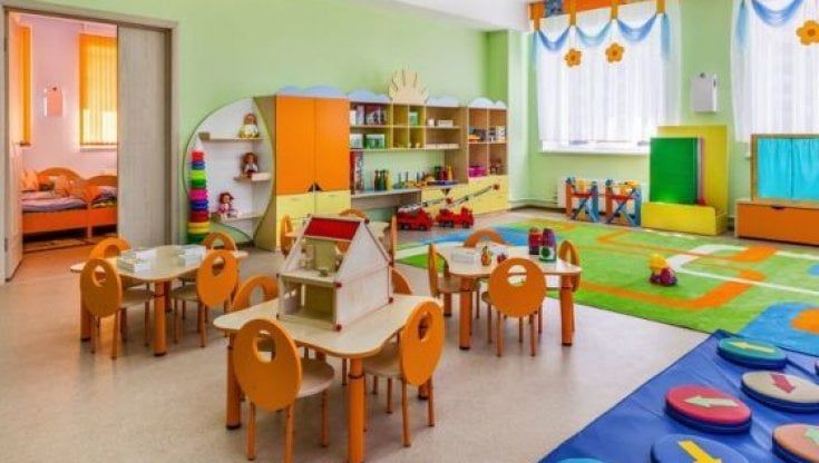 Genitori contro le nuove regole per gli asili: "Così si mettono a rischio i nostri figli"