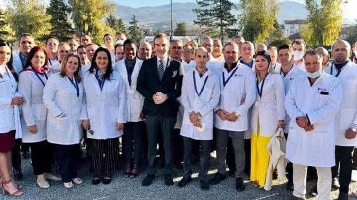 Sanità, la Calabria a Trump: “Senza i medici cubani moriamo, non li rispediremo a L’Avana”