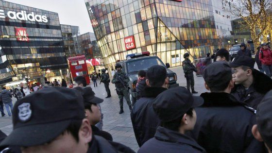 Cina, ambasciate lanciano allerta: "Possibili minacce per occidentali"