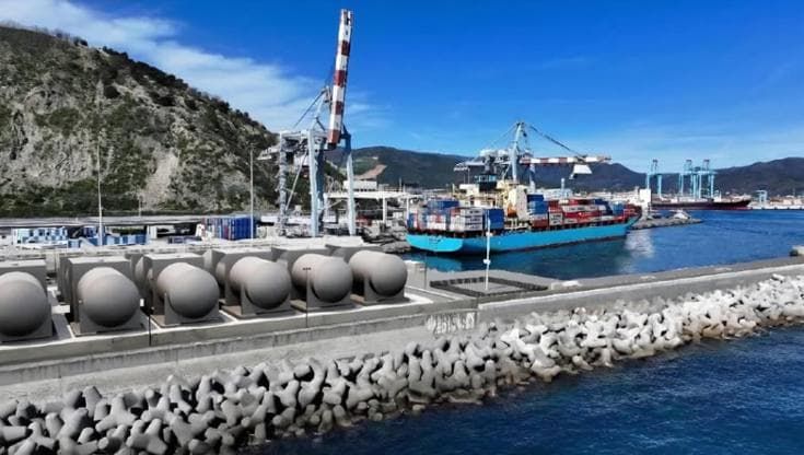 Un deposito di gas sfiora l’area marina protetta, le barricate degli abitanti: “Fermate il mostro”