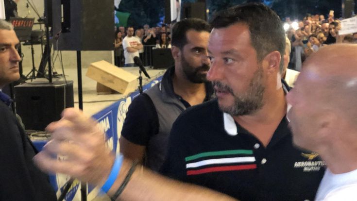 Salvini lancia il beach tour e avvisa i 5S “Con il no alla Tav governo a rischio”