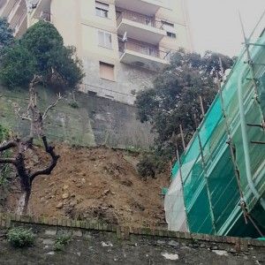 Maltempo, Liguria in allerta. Frana in centro: sfollate 20 persone