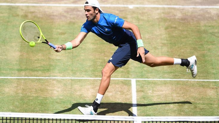 Matteo Berrettini a rete ricorda Panatta e Budge Patty