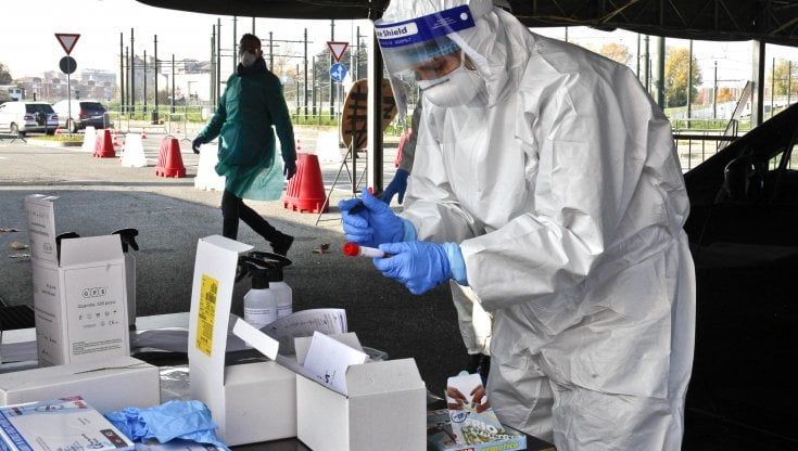 Covid, focolaio nel laboratorio di Virologia del Policlinico di Foggia: è  il reparto che analizza tutti i tamponi della provincia
