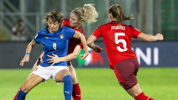 Qualificazioni mondiali donne: l'Italia perde con la Svizzera 2-1 nella sfida per il primo posto