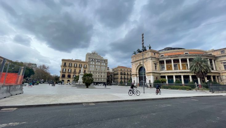 Palermo, centro storico semi-deserto nel primo giorno di zona rossa