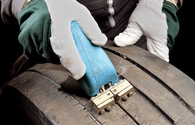 Gomme riscolpite? Sulle auto sono vietate