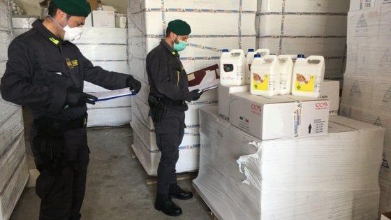 Cinque mila litri di igienizzante antibatterico prodotto senza autorizzazioni 