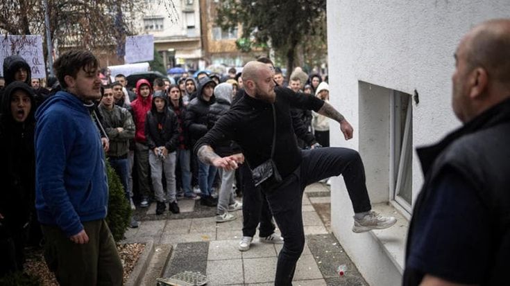 Macedonia, la rivolta dopo il rogo: “Avete ucciso i nostri ragazzi”