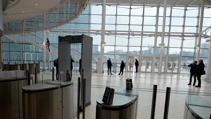 Regione Puglia, stop auto blu e carte di credito: parte la stretta su enti e agenzie. Faro sui conti