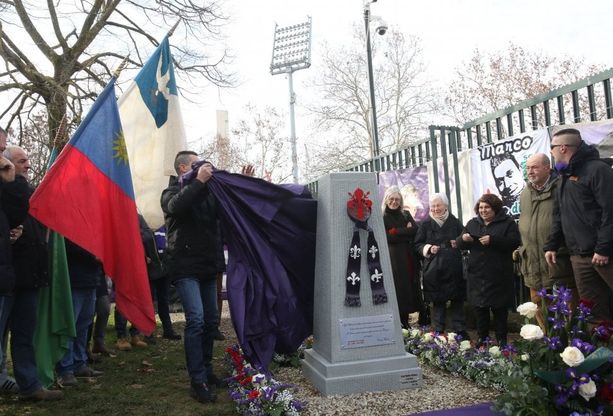 Firenze, ai giardini dello stadio la lapide per ricordare i tifosi morti 