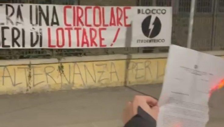 Valditara rivolga i "provvedimenti" non alla preside, ma a chi tradisce la Carta inneggiando al fascismo