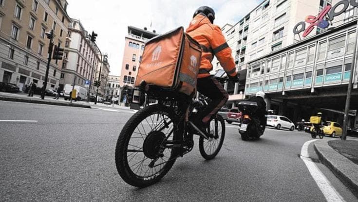 Sotto il ricatto dell’algoritmo: la schiavitù invisibile dei rider. Ostaggi dell’AI