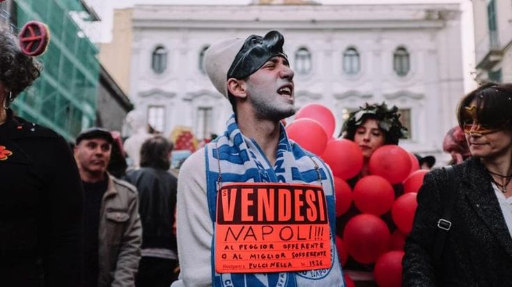 Napoli, l'overtourism ispira il Carnevale della protesta: "Stop al caro affitti"