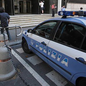 Circuisce una 17enne su Facebook poi la violenta: caccia all'uomo a Treviglio