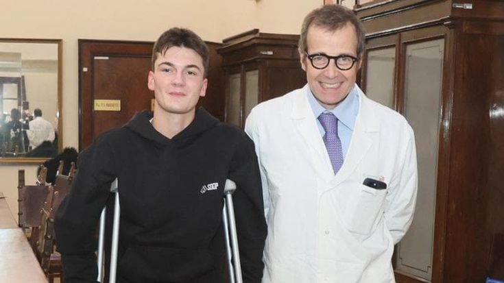 Matteo Mariotti morso dallo squalo, il primario del Rizzoli Cesare Faldini: “Così tornerà a camminare. Ma ci vorranno mesi”