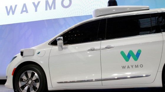 Fca fornirà a Google migliaia di Chrysler per il lancio dei taxi a guida autonoma