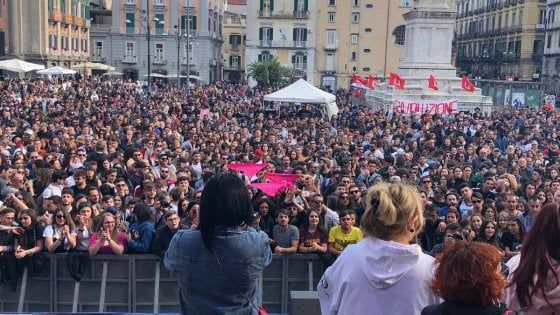 Primo Maggio, via al concertone in piazza Dante. De Magistris: "Giornata di riflessione"