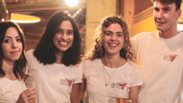 Milano, dalla birra di zona alla biblioteca delle cose: i progetti che hanno vinto il bando Scuola dei quartieri