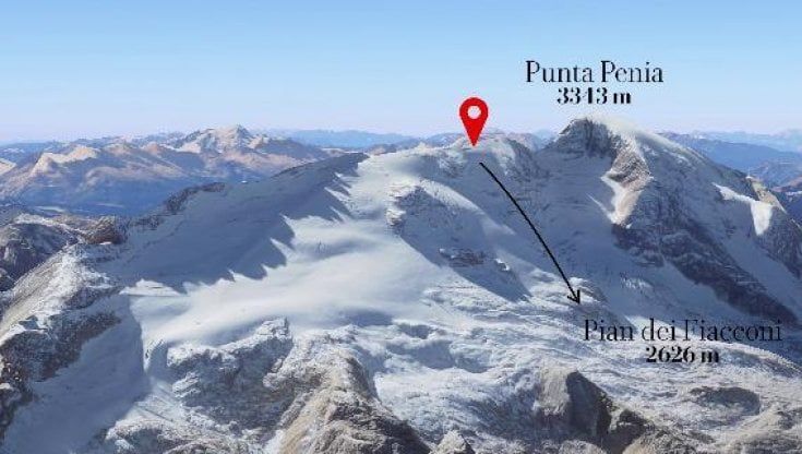 Marmolada, ritrovati all'alba indumenti e attrezzatura di montagna: si cercano i tre dispersi 