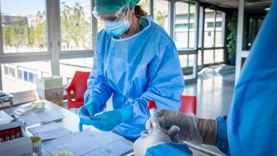 Coronavirus, in Lombardia aumentano i pazienti deceduti ma diminuiscono i nuovi contagi