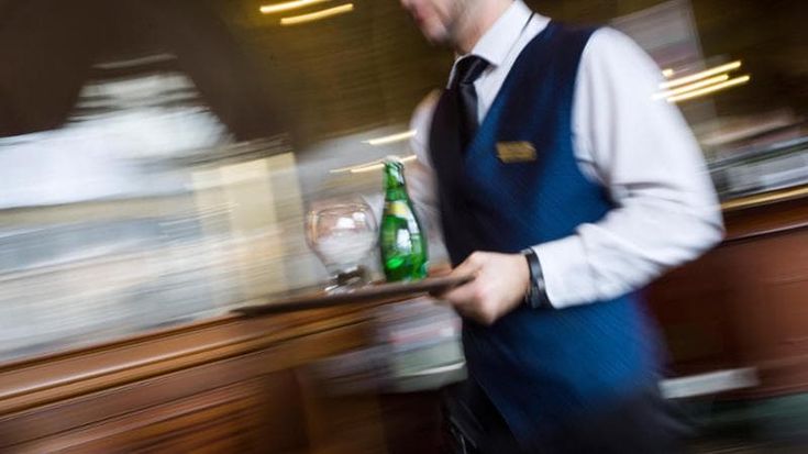 I ristoratori contro gli hotel: “Sbagliato permettere di dare cibo a chi non è ospite”