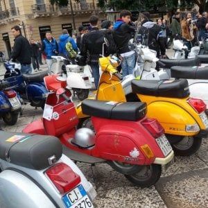 Genova, Bucci adesso copia Doria: al bando le Vespe inquinanti