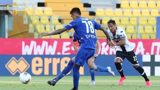 Parma-Fiorentina 1-2: Pulgar e Kucka, al Tardini si segna solo su rigore