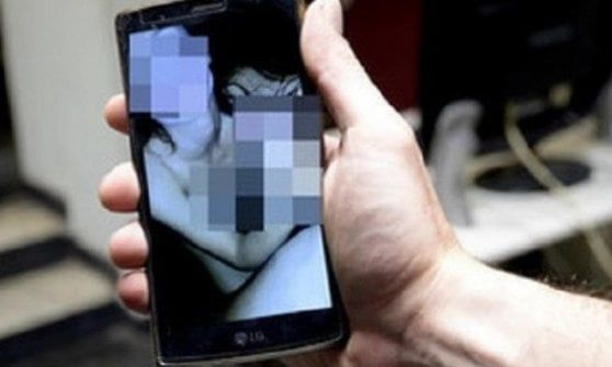 "Genitori attenti, ricatti hot in aumento tra i giovanissimi"